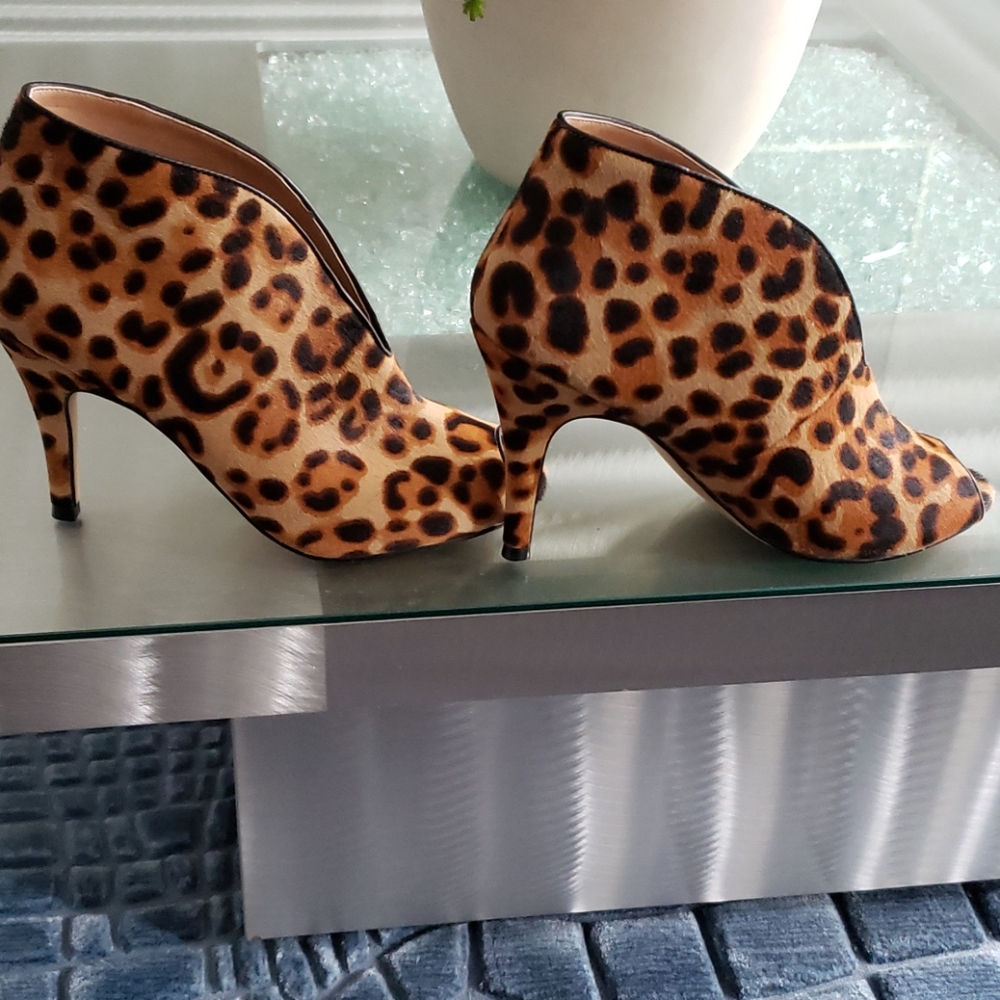 SEXY MUST HAVE .NWT.